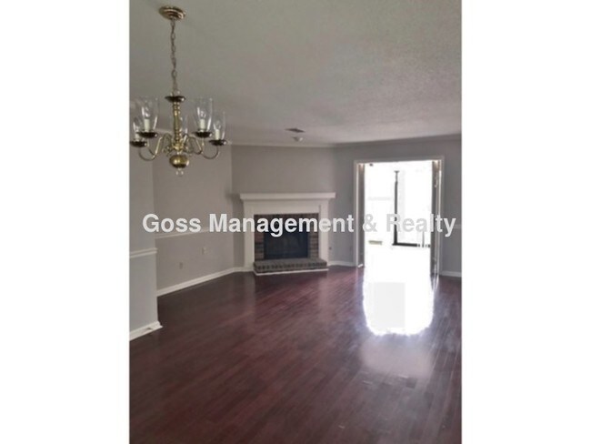 Building Photo - Two Bedroom Townhome off Rodney Parham