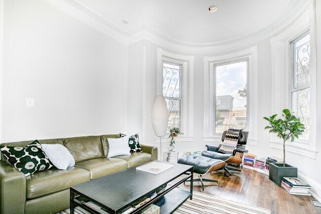 Building Photo - D.C. Dream House!  Classic Architecture, C...