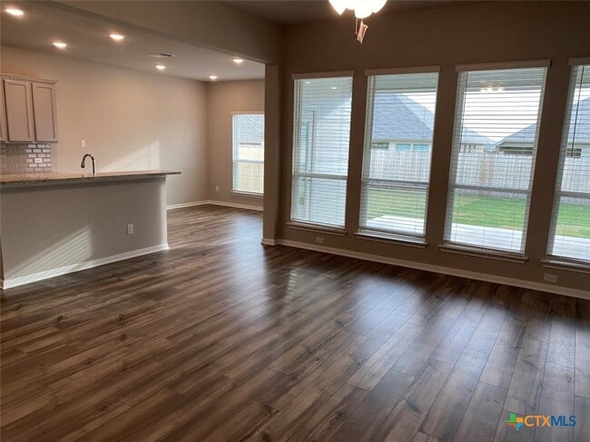 Building Photo - 10231 Six Shooter Ln