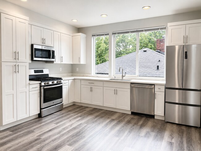 Building Photo - Modern West Seattle Townhome Across from Delridge Playfield