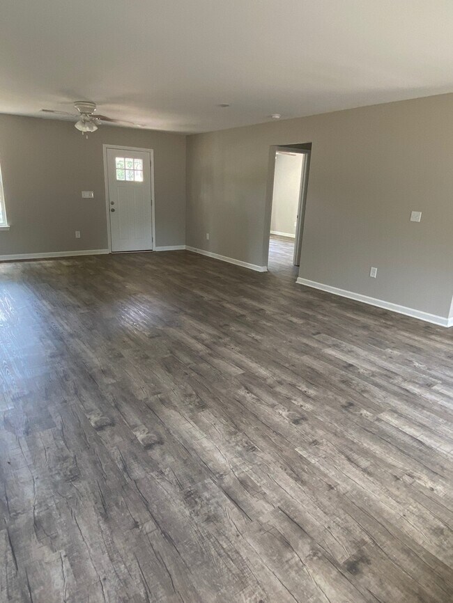 Building Photo - 113 Loch Ness Ln Hueytown, AL 35023