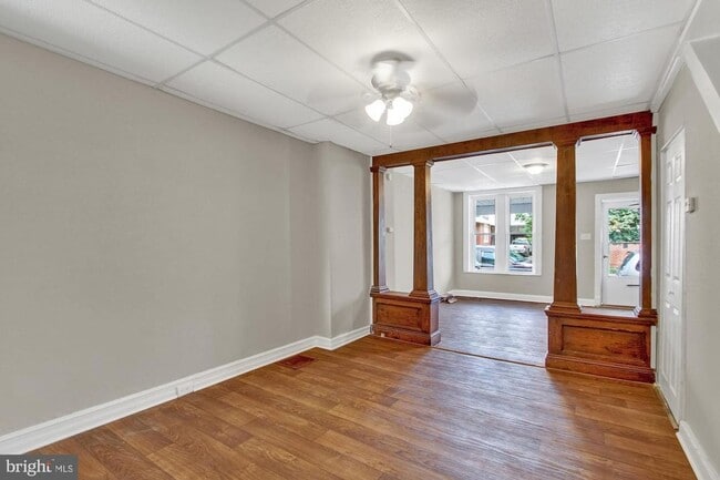 Building Photo - Three bedroom townhome East York