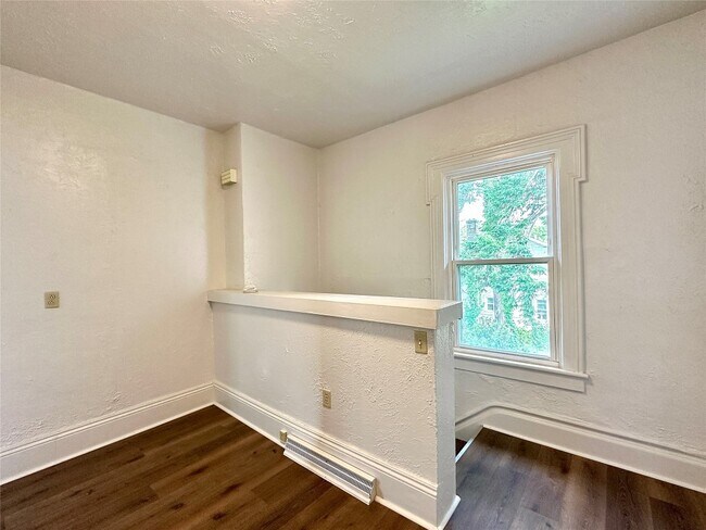 Building Photo - 336 Meadville St