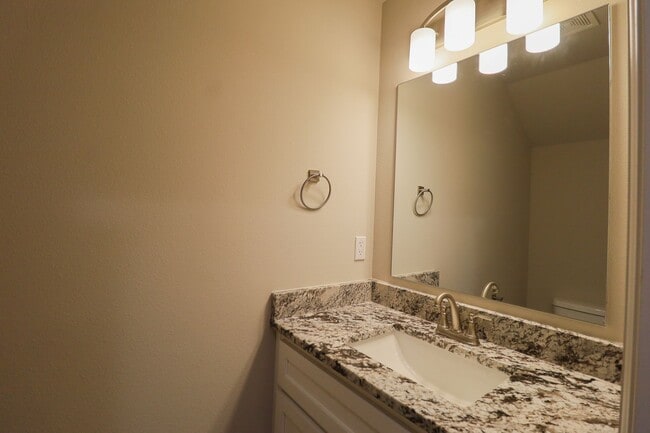 Foto del edificio - First Month Free! Lovely Home for Rent -21...