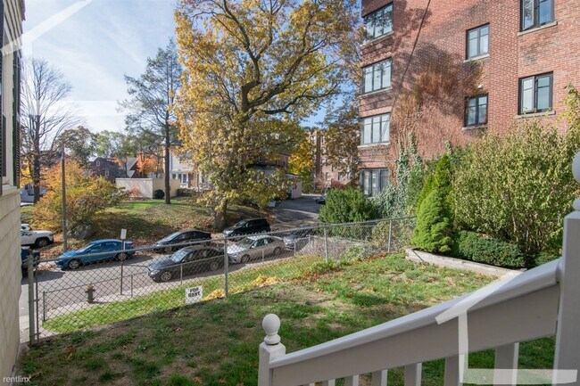 Foto del edificio - 4 br, 2 bath House - 61 Strathmore Rd Apt 1K