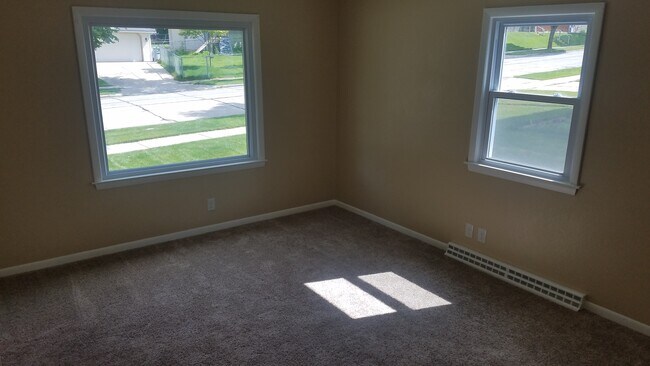 Foto del edificio - 9033 W Crawford Ave