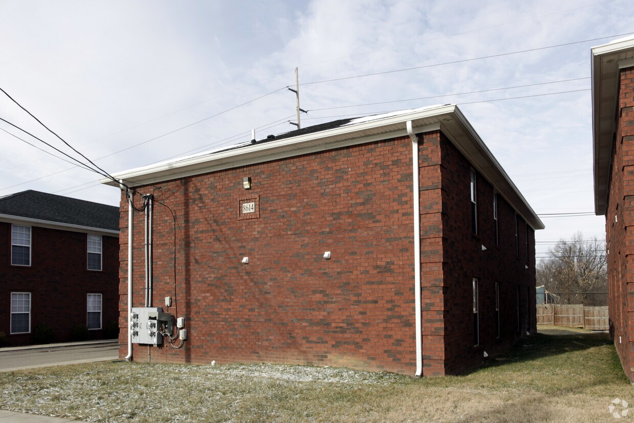 Foto del edificio - 8608 Standing Oak Dr