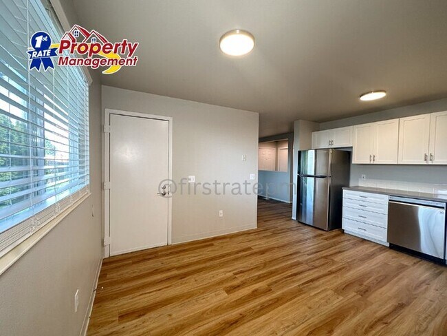 Building Photo - 4824 W Blodgett Ln
