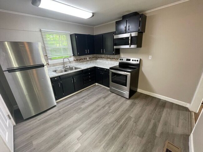 Foto del edificio - Lovely 3-Bedroom Home in a Great Location ...