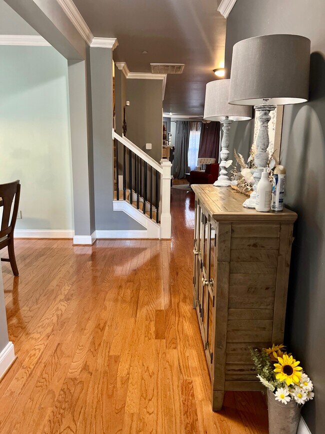 Front entryway - 3348 Redmon Hl