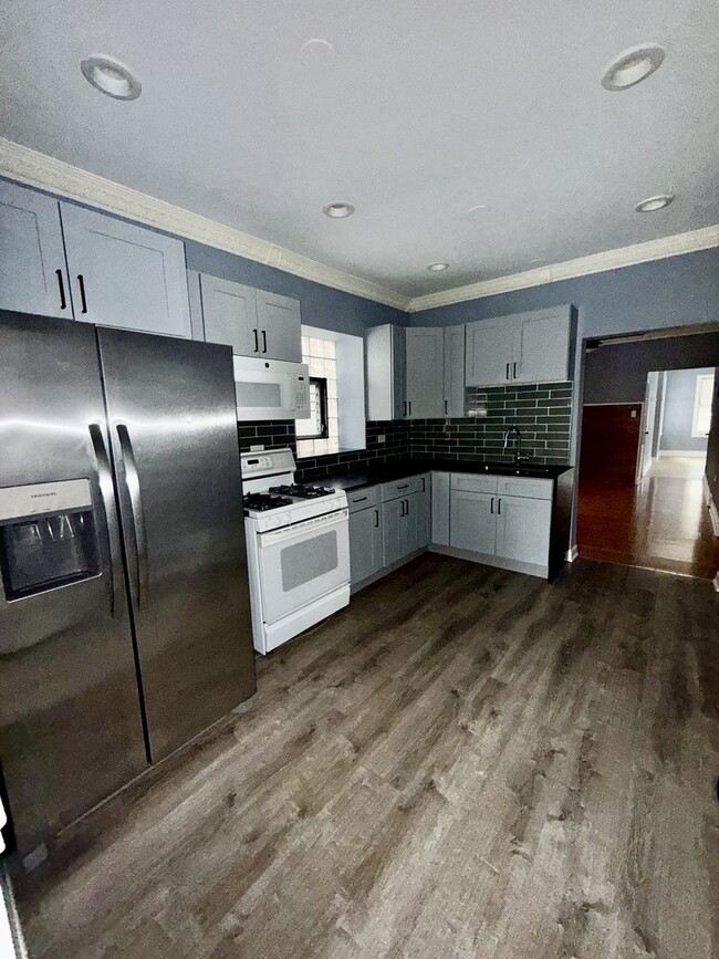 Foto del edificio - 1741 N Mayfield Ave