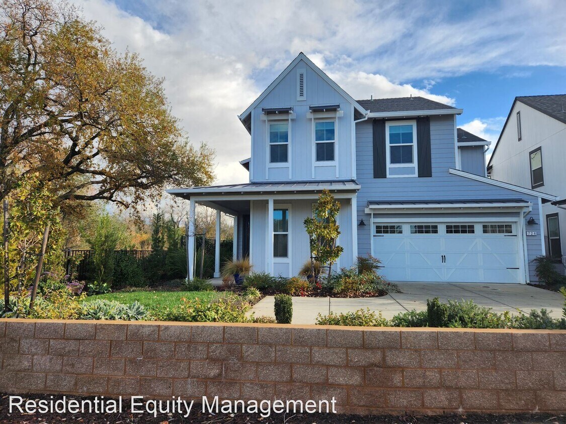 Primary Photo - 4 br, 3 bath House - 724 Silo Street