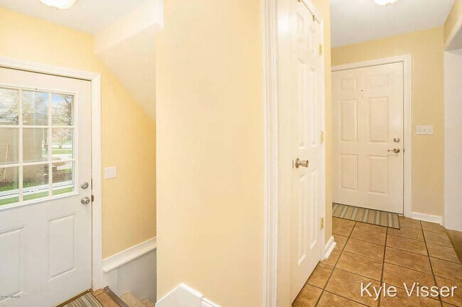 Entry - 1855 Millbrook St SE