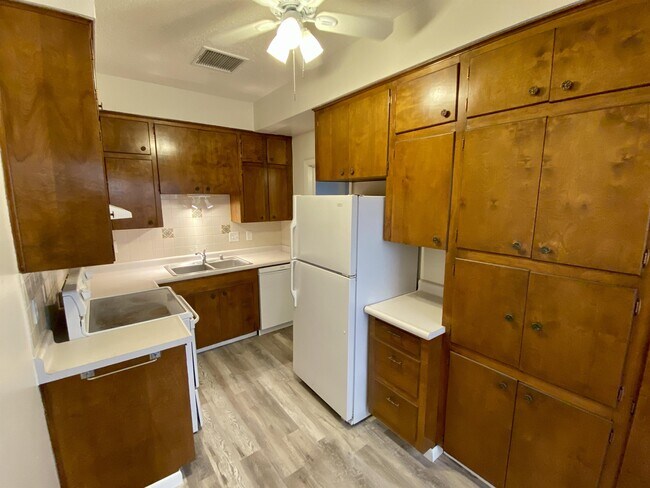 Building Photo - 1509 Montana Ave