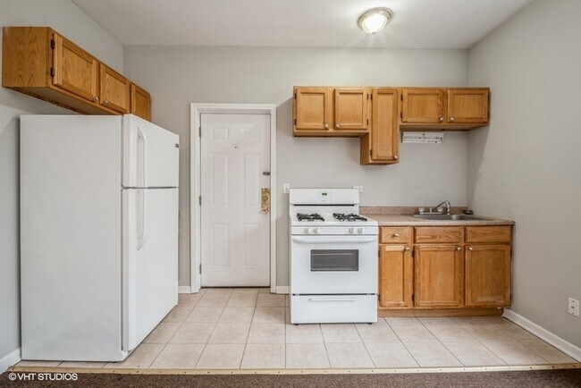 Building Photo - 435 E Oakwood Blvd