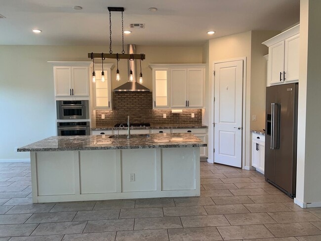 Building Photo - 5140 S Springs Pl