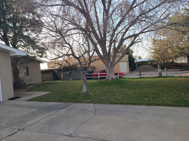 Foto del edificio - 8704 Rough Rider Rd NE