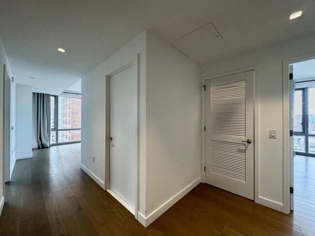 Foto del edificio - 75 Park Ln S