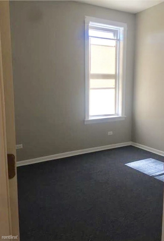 Building Photo - 4 br, 1 bath Apartment - 4400 W Jackson Blvd