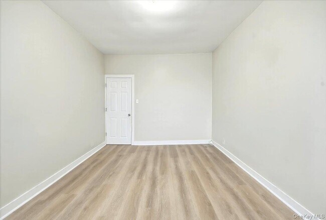 Foto del edificio - 943 E 232nd St