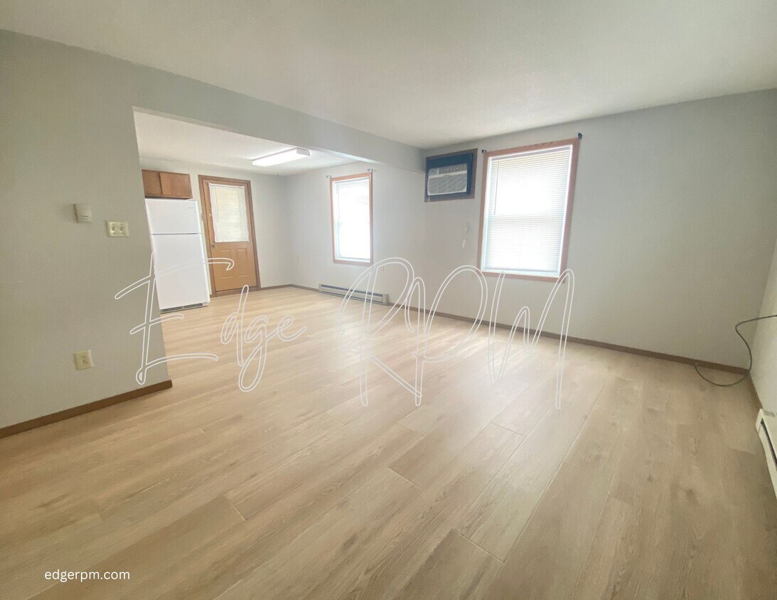 Foto principal - 306 Cedar Crest Dr