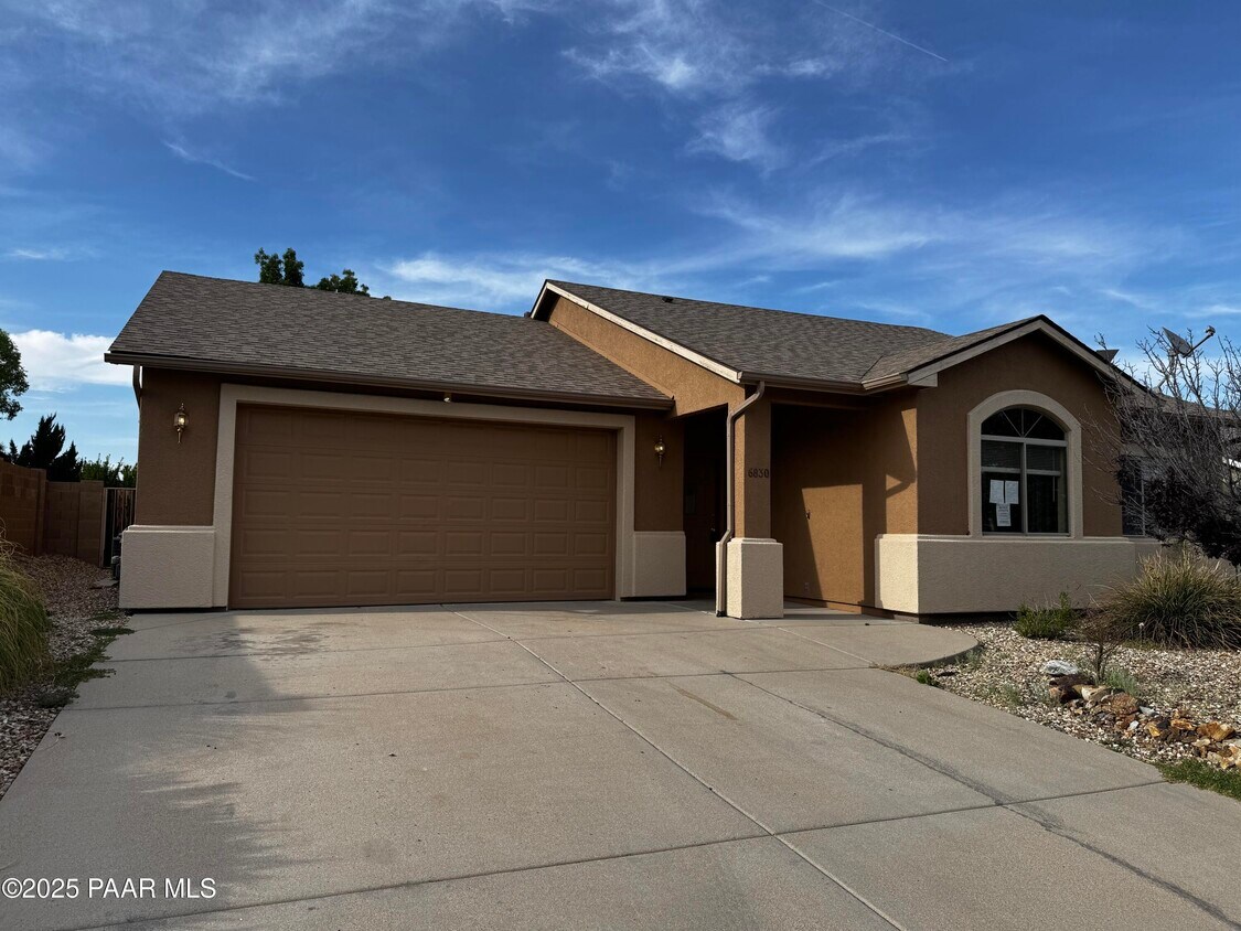 Foto principal - 6830 E Sandhurst Dr