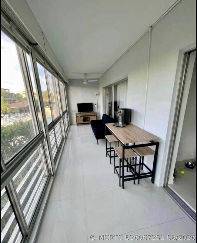 Foto del edificio - 209 Waterway Dr S