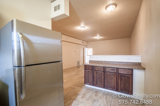 Kitchen - 513 W 7th St