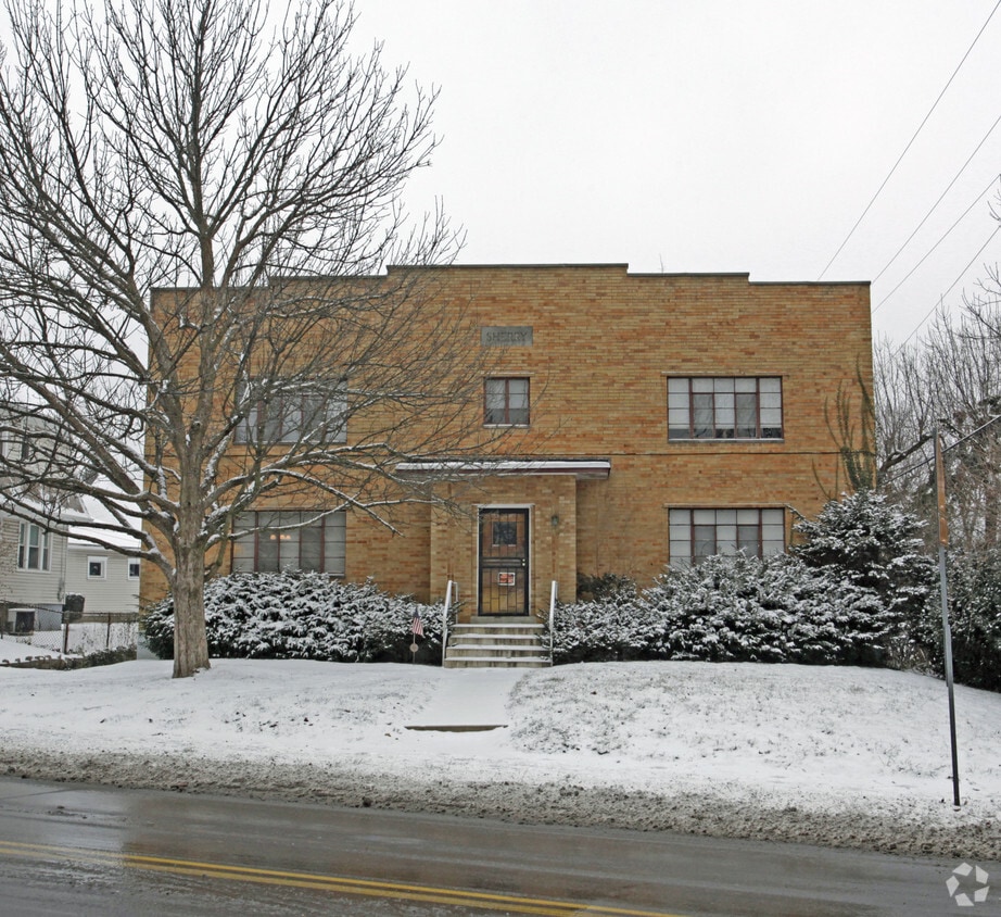 Building Photo - 19 W Siebenthaler Ave