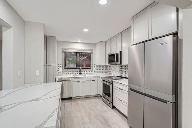 Building Photo - Beautiful Boulder Townhome - Lives like a ...