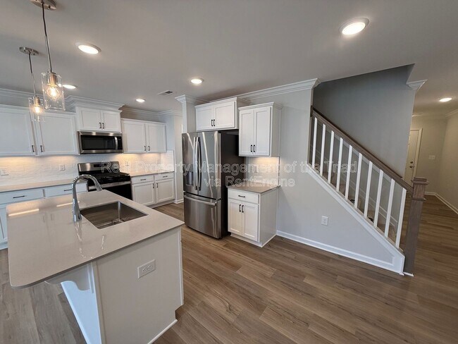 Foto del edificio - 907 Elderberry Wy