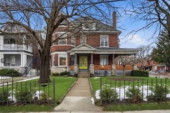 Building Photo - 147 Emerald St S