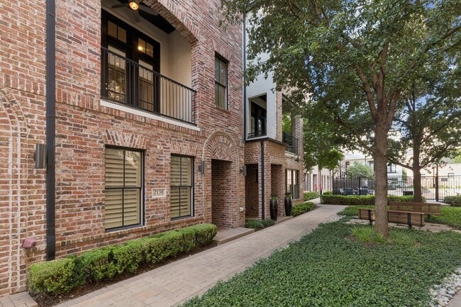 Building Photo - 2138 Aylesport Dr