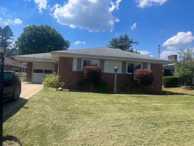 Building Photo - 2220 Cypress Dr