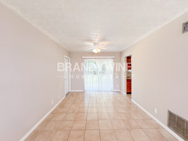 Building Photo - 807 Turtle Creek Dr N