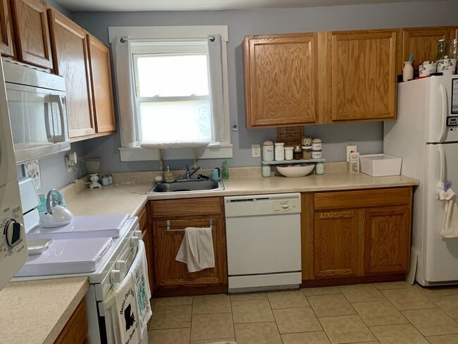 Building Photo - 27 Harding Pl