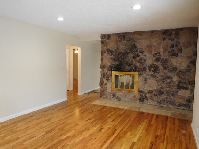 Building Photo - UNR friendly 3 Bedroom , 2 Bath close to c...