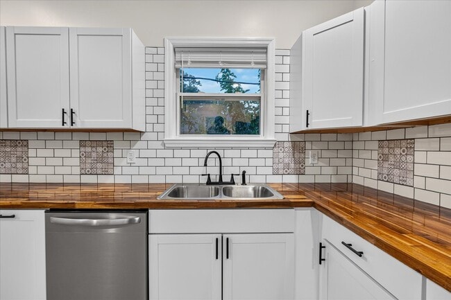 Building Photo - 1713 S Orchard Knob Ave