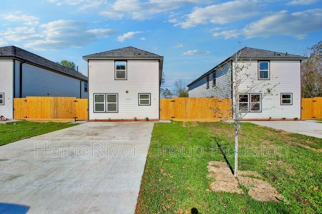 Building Photo - 8639 Sunderland Rd