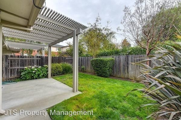 Building Photo - 2512-2514 Larkspur Ln
