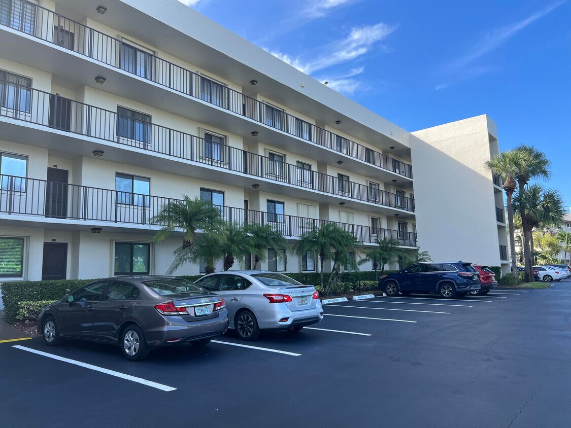 3138 Via Poinciana Unit 415, Lake Worth, FL 33467 Condo for Rent in
