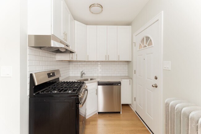 Foto del edificio - 520 W Cornelia Ave