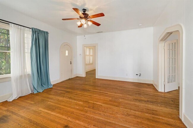 Foto del edificio - 1804 Kenwood Ave