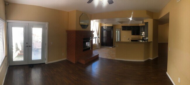 Foto del edificio - Beautiful 4 bedroom - 3 bathroom home in Corona