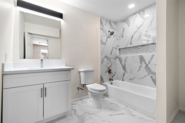 Foto del edificio - 9711 Linkmeadow Ln