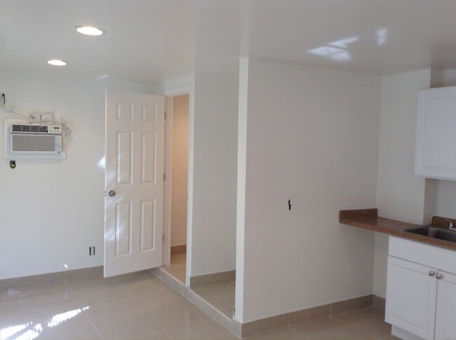 Building Photo - 321 Kenilworth Blvd