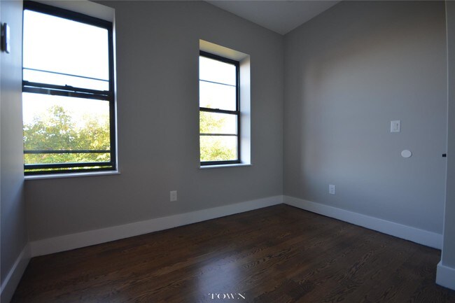 Foto del edificio - 2331 Bedford Ave