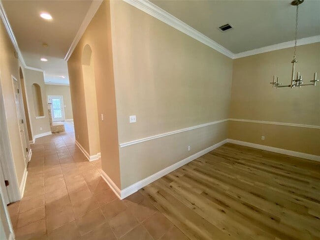 Building Photo - 5000 Mission Oaks Blvd