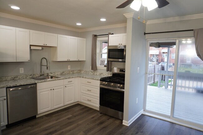 Building Photo - 1546 Chilworth Ave