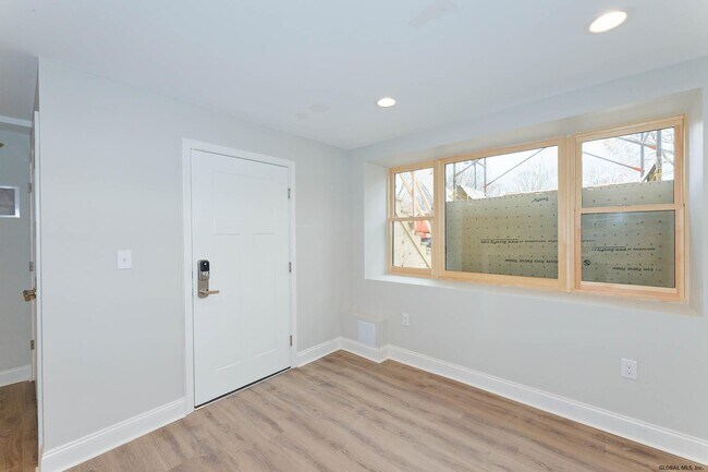 Building Photo - 536 Madison Ave